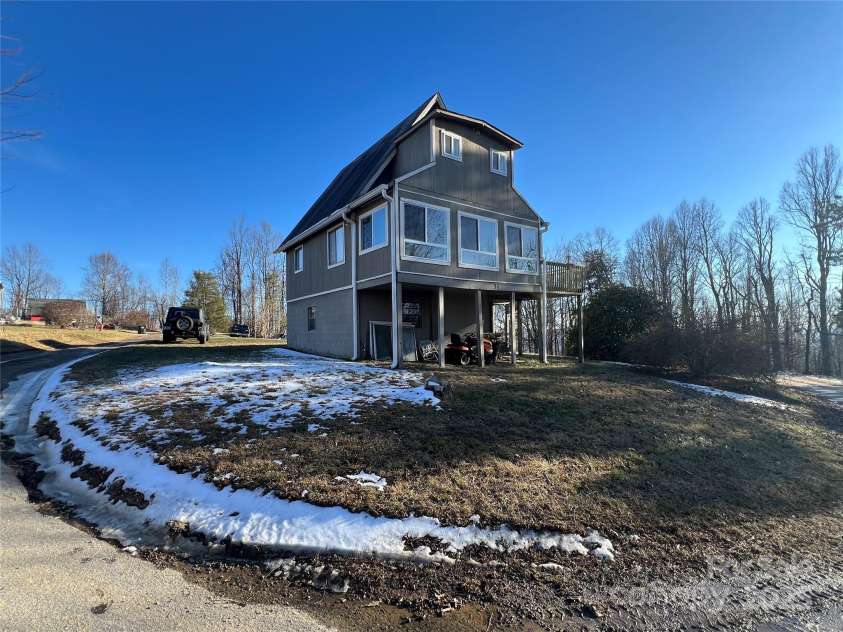 34 Point Lookout Circle, Hendersonville, NC 28792.  MLS# CAR4215404, YatesRealty ID 1274. 