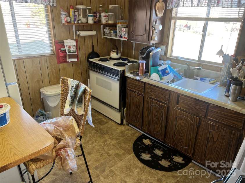 34 Point Lookout Circle, Hendersonville, NC 28792.  MLS# CAR4215404, YatesRealty ID 1274. 