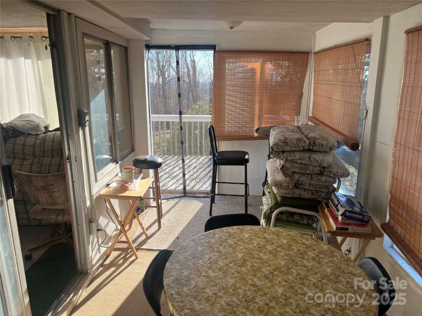 34 Point Lookout Circle, Hendersonville, NC 28792.  MLS# CAR4215404, YatesRealty ID 1274. 