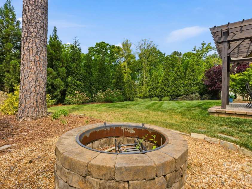 1605 Arborfield Commons Court, Matthews, NC 28105.  MLS# CAR4367073, YatesRealty ID 12740. Fire Pit 
