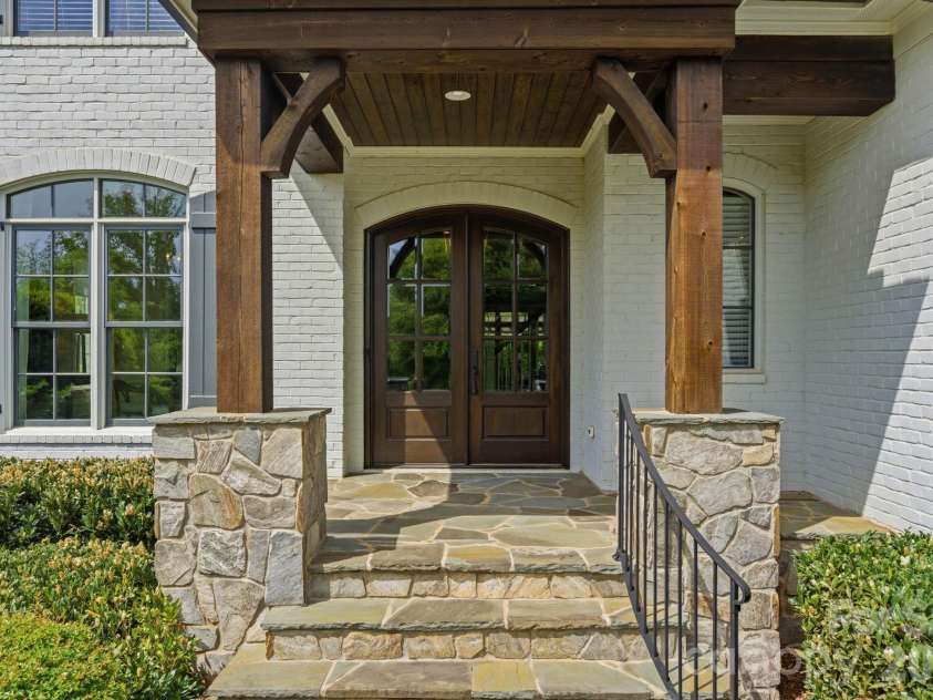 1605 Arborfield Commons Court, Matthews, NC 28105.  MLS# CAR4367073, YatesRealty ID 12740. Front Entry 