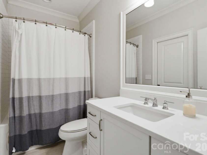 1605 Arborfield Commons Court, Matthews, NC 28105.  MLS# CAR4367073, YatesRealty ID 12740. Full Bath 3 