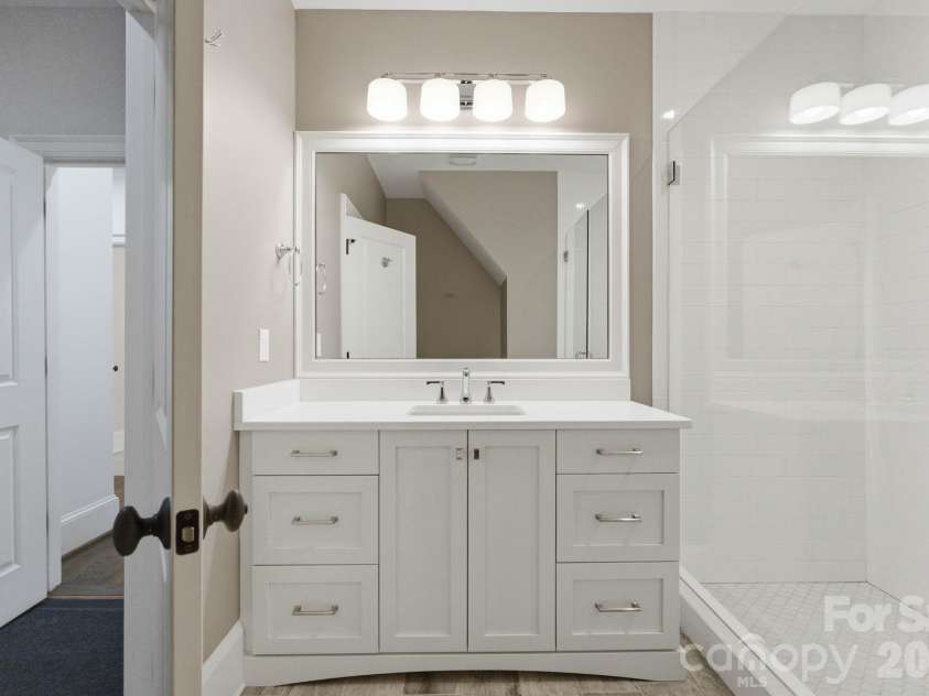 1605 Arborfield Commons Court, Matthews, NC 28105.  MLS# CAR4367073, YatesRealty ID 12740. Full Bath 4