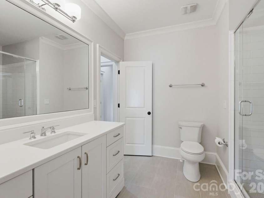 1605 Arborfield Commons Court, Matthews, NC 28105.  MLS# CAR4367073, YatesRealty ID 12740. Full Bath 5 