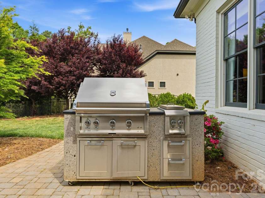 1605 Arborfield Commons Court, Matthews, NC 28105.  MLS# CAR4367073, YatesRealty ID 12740. Grilling Station