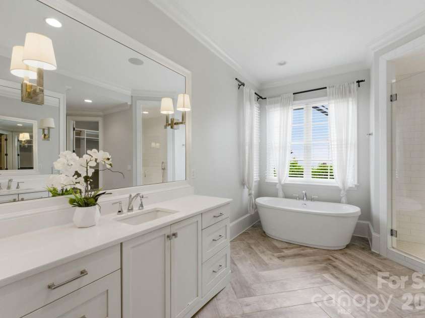 1605 Arborfield Commons Court, Matthews, NC 28105.  MLS# CAR4367073, YatesRealty ID 12740. Primary Bathroom 