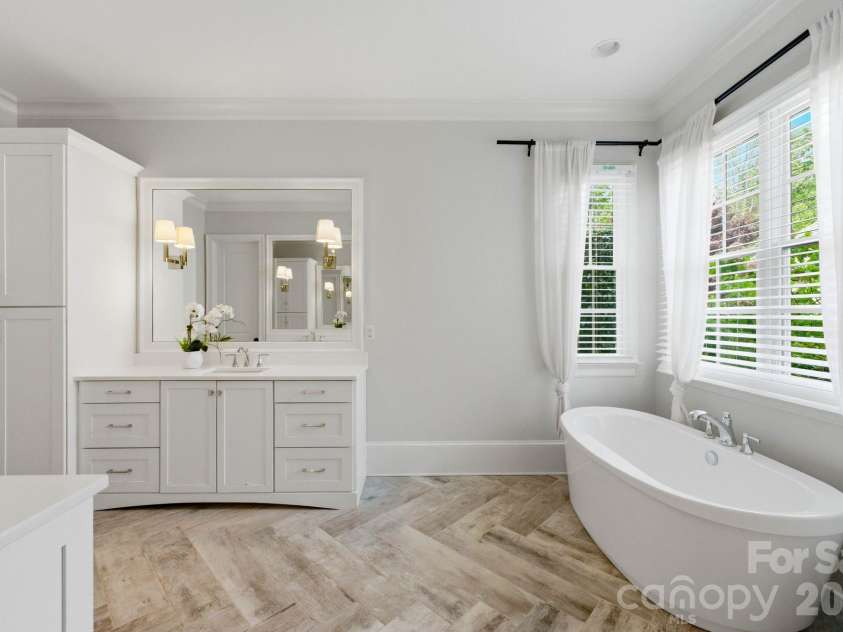 1605 Arborfield Commons Court, Matthews, NC 28105.  MLS# CAR4367073, YatesRealty ID 12740. Primary Bathroom