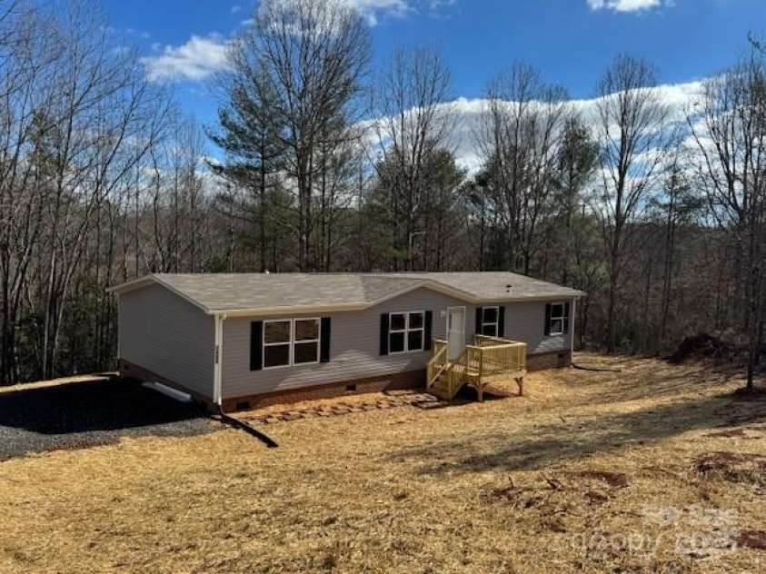 2490 Shadowbrook Drive, Lenoir, NC 28645.  MLS# CAR4216762, YatesRealty ID 12740. 