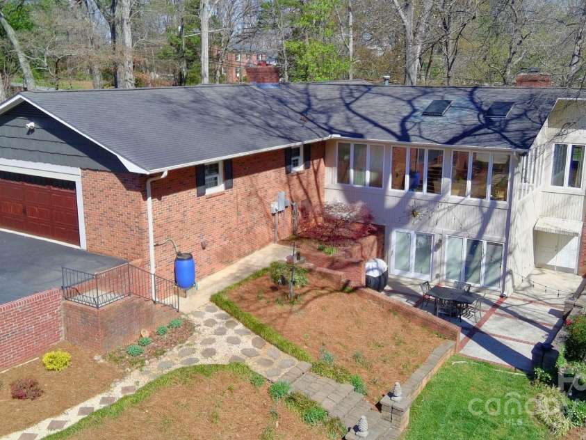 101 Woodvale Circle, Lincolnton, NC 28092.  MLS# CAR4234665, YatesRealty ID 12741. 