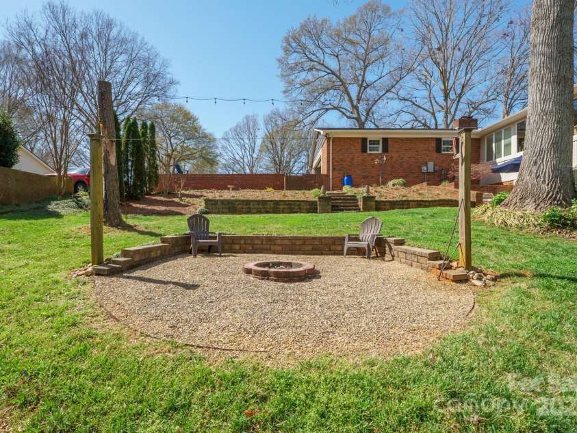 101 Woodvale Circle, Lincolnton, NC 28092.  MLS# CAR4234665, YatesRealty ID 12741. 