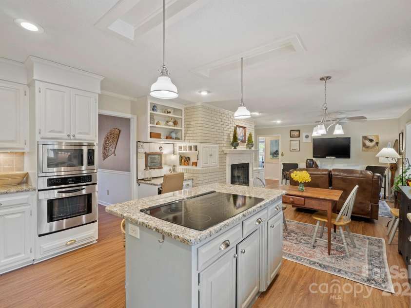 101 Woodvale Circle, Lincolnton, NC 28092.  MLS# CAR4234665, YatesRealty ID 12741. 