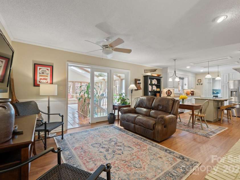 101 Woodvale Circle, Lincolnton, NC 28092.  MLS# CAR4234665, YatesRealty ID 12741. 