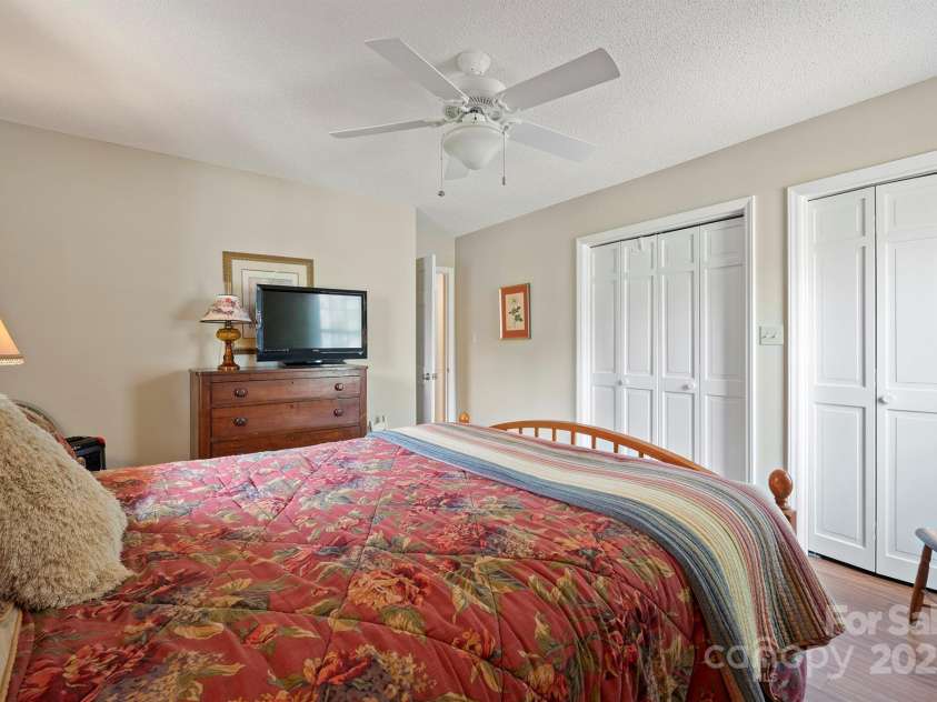 101 Woodvale Circle, Lincolnton, NC 28092.  MLS# CAR4234665, YatesRealty ID 12741. 