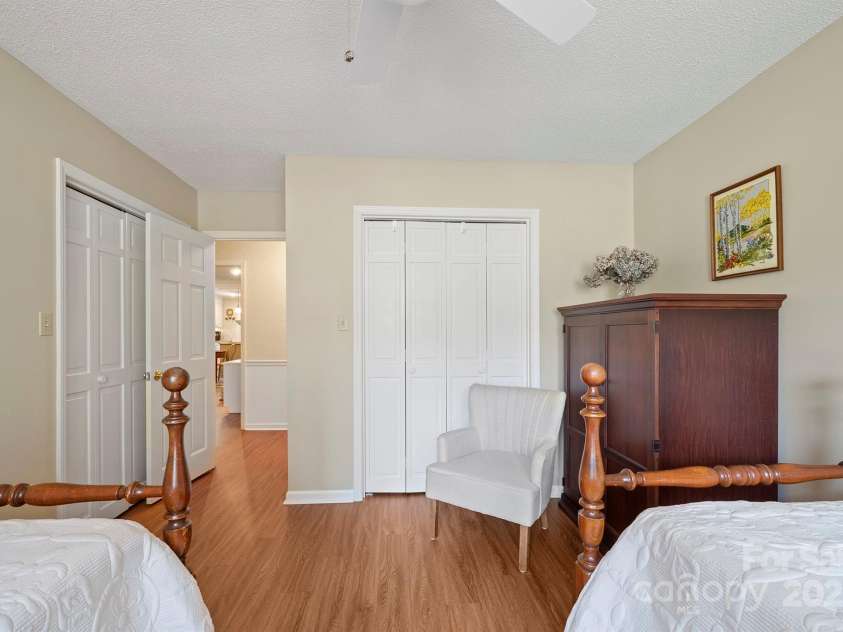 101 Woodvale Circle, Lincolnton, NC 28092.  MLS# CAR4234665, YatesRealty ID 12741. 
