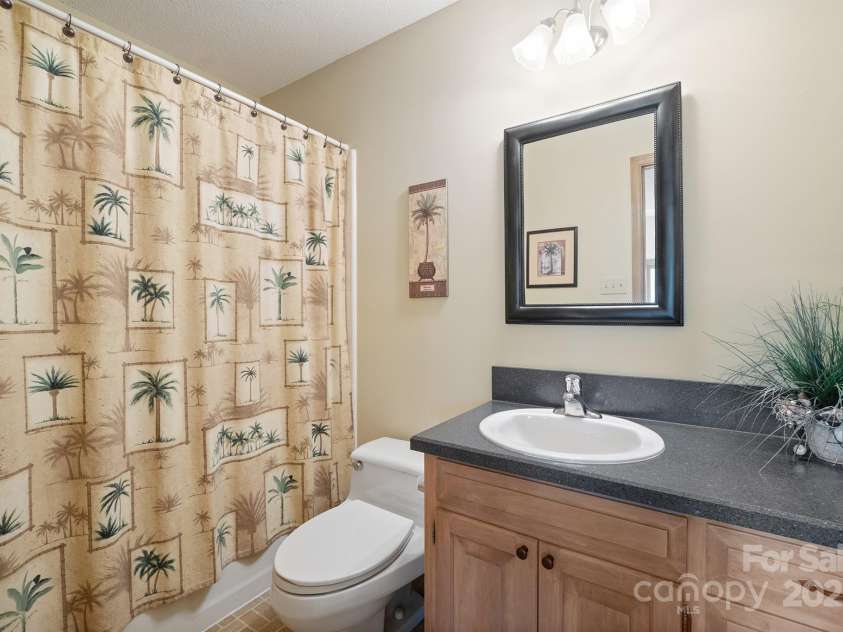 101 Woodvale Circle, Lincolnton, NC 28092.  MLS# CAR4234665, YatesRealty ID 12741. 