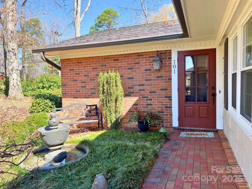 101 Woodvale Circle, Lincolnton, NC 28092.  MLS# CAR4234665, YatesRealty ID 12741. 