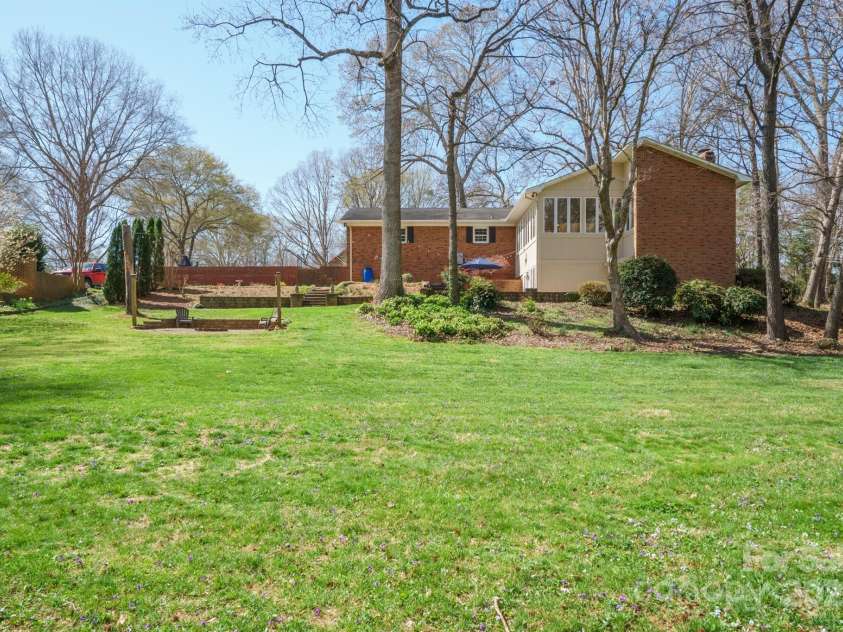 101 Woodvale Circle, Lincolnton, NC 28092.  MLS# CAR4234665, YatesRealty ID 12741. 