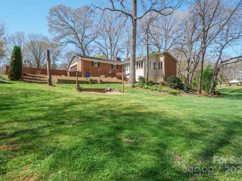 101 Woodvale Circle, Lincolnton, NC 28092.  MLS# CAR4234665, YatesRealty ID 12741. 