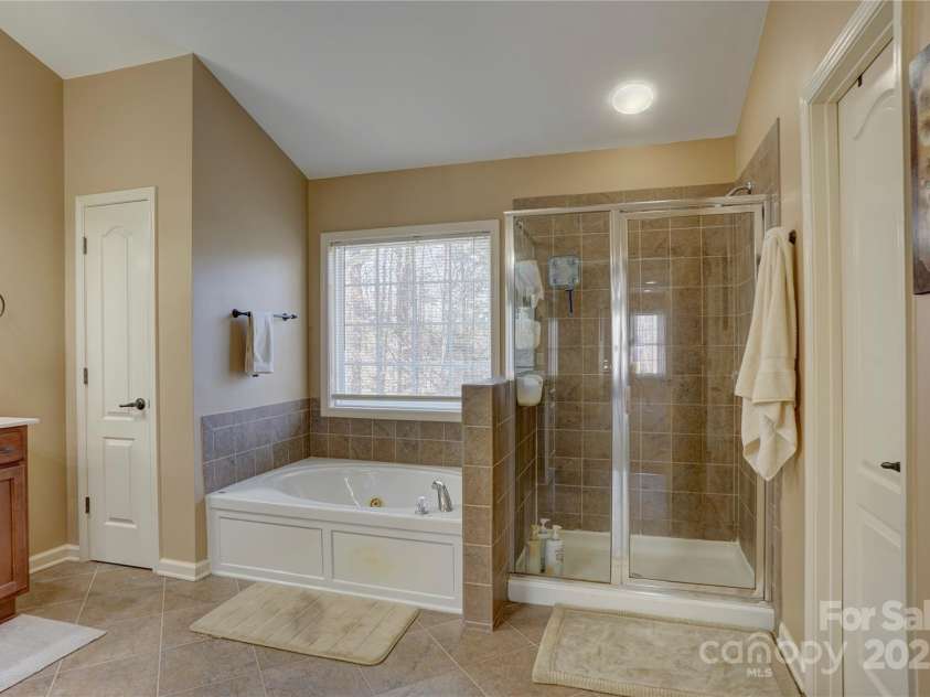 15100 Durmast Court, Mint Hill, NC 28227.  MLS# CAR4231051, YatesRealty ID 12745. Primary Bath