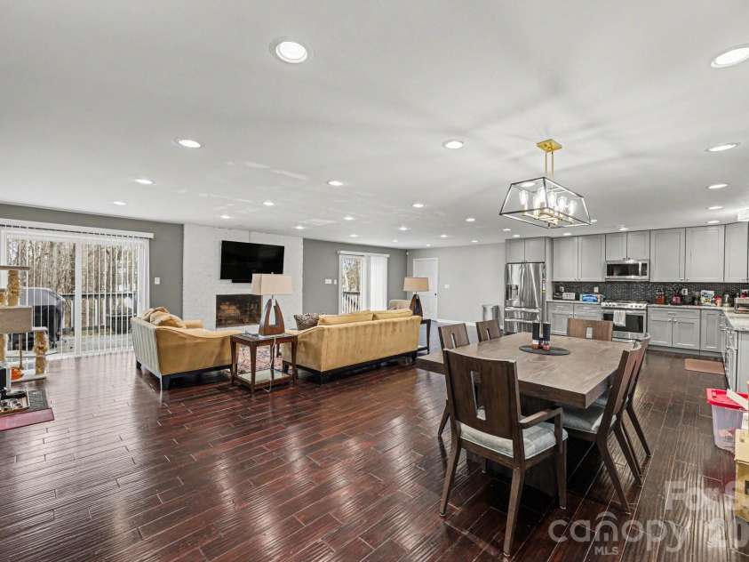 3908 Oak Hollow Court, High Point, NC 27265.  MLS# CAR4356077, YatesRealty ID 12746. 