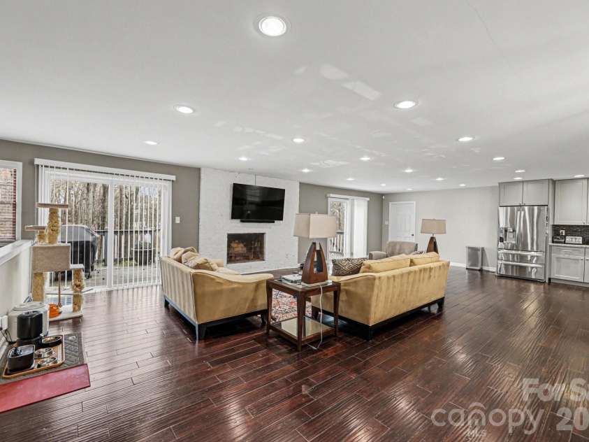 3908 Oak Hollow Court, High Point, NC 27265.  MLS# CAR4356077, YatesRealty ID 12746. 