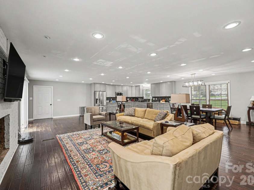 3908 Oak Hollow Court, High Point, NC 27265.  MLS# CAR4356077, YatesRealty ID 12746. 