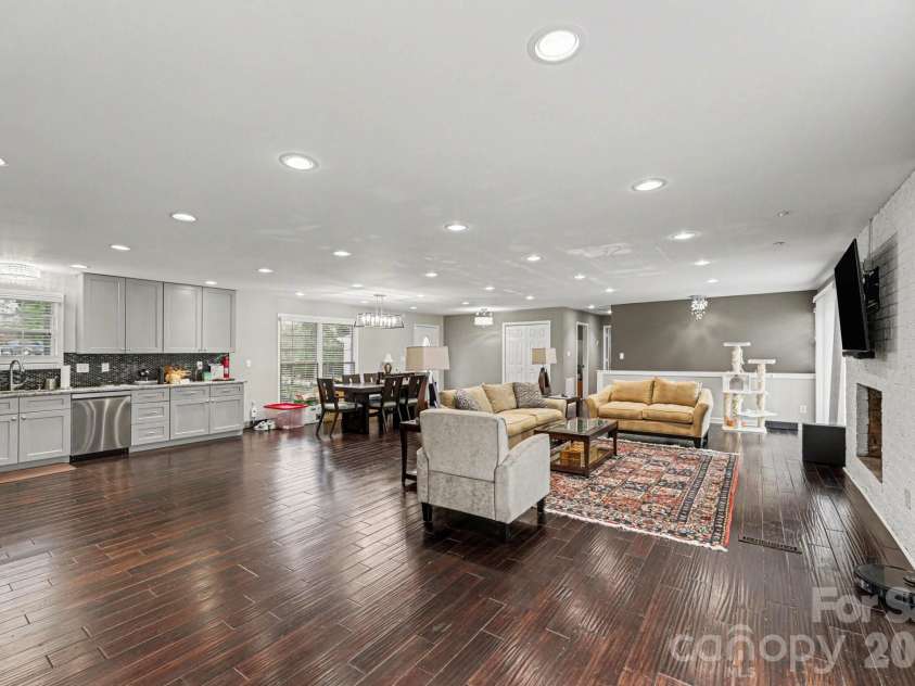 3908 Oak Hollow Court, High Point, NC 27265.  MLS# CAR4356077, YatesRealty ID 12746. 