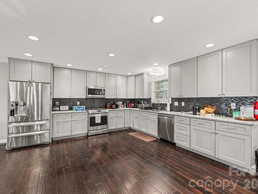 3908 Oak Hollow Court, High Point, NC 27265.  MLS# CAR4356077, YatesRealty ID 12746. 