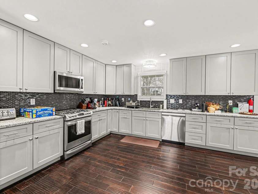 3908 Oak Hollow Court, High Point, NC 27265.  MLS# CAR4356077, YatesRealty ID 12746. 