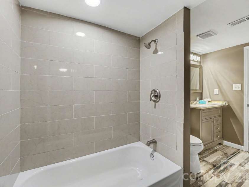 3908 Oak Hollow Court, High Point, NC 27265.  MLS# CAR4356077, YatesRealty ID 12746. 