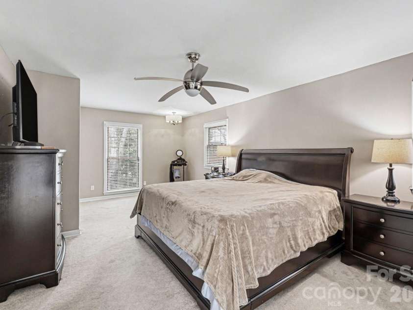 3908 Oak Hollow Court, High Point, NC 27265.  MLS# CAR4356077, YatesRealty ID 12746. 