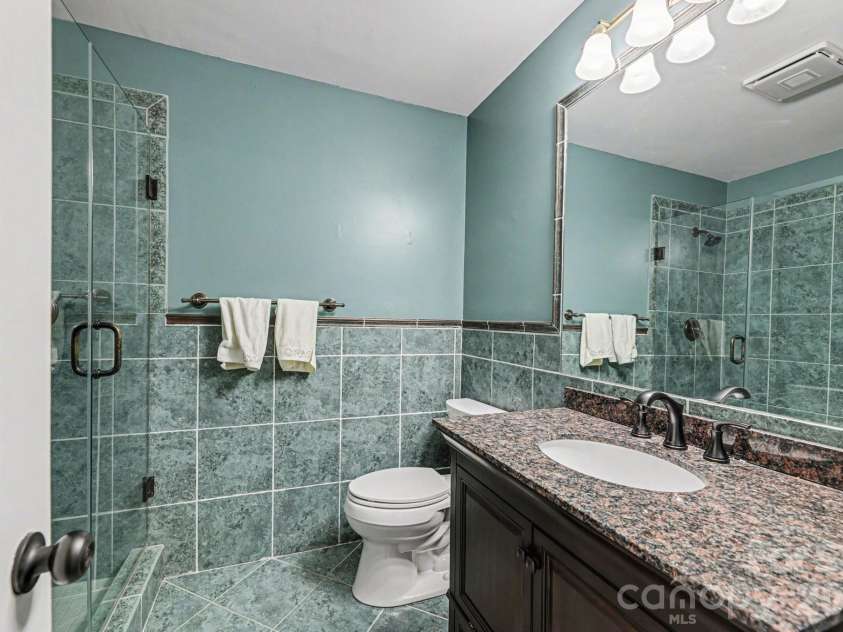 3908 Oak Hollow Court, High Point, NC 27265.  MLS# CAR4356077, YatesRealty ID 12746. 
