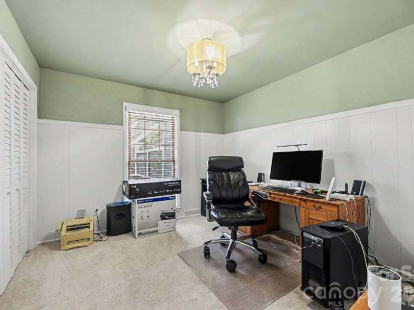 3908 Oak Hollow Court, High Point, NC 27265.  MLS# CAR4356077, YatesRealty ID 12746. 