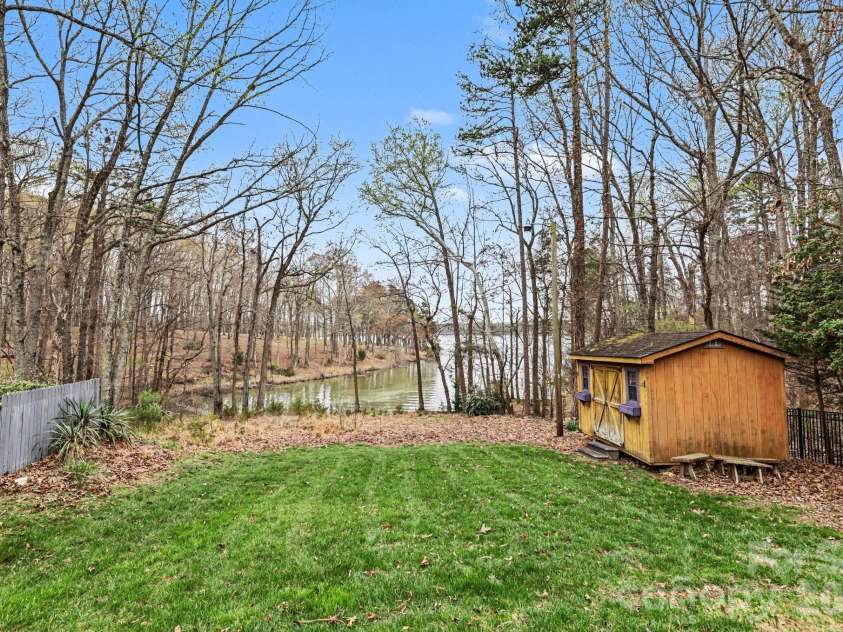 3908 Oak Hollow Court, High Point, NC 27265.  MLS# CAR4356077, YatesRealty ID 12746. 