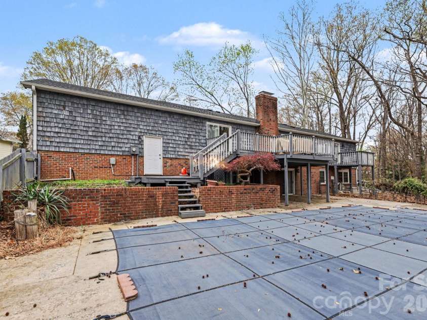 3908 Oak Hollow Court, High Point, NC 27265.  MLS# CAR4356077, YatesRealty ID 12746. 