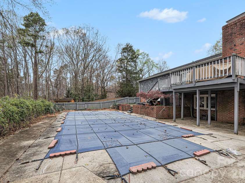3908 Oak Hollow Court, High Point, NC 27265.  MLS# CAR4356077, YatesRealty ID 12746. 