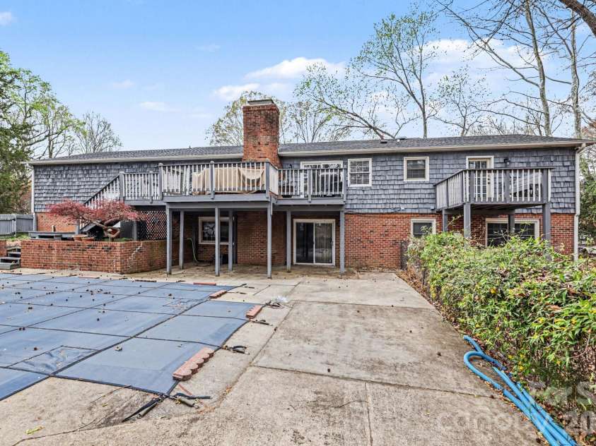 3908 Oak Hollow Court, High Point, NC 27265.  MLS# CAR4356077, YatesRealty ID 12746. 