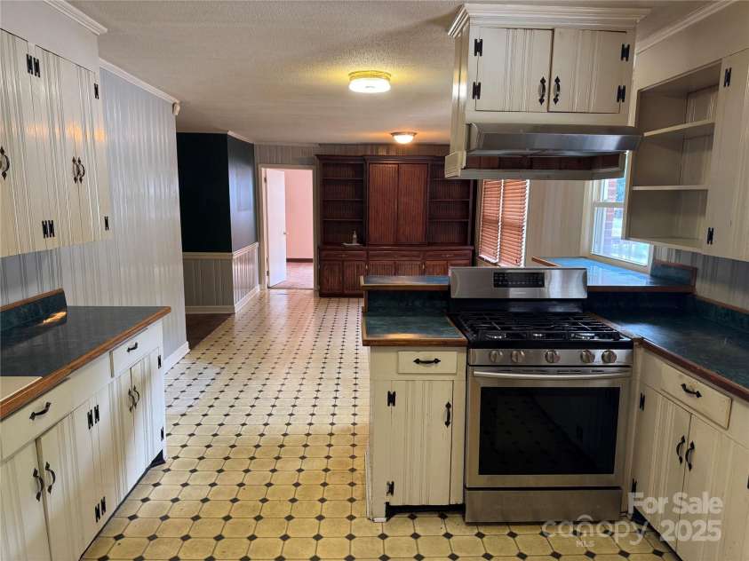 2501 Twin Avenue, Gastonia, NC 28052.  MLS# CAR4287951, YatesRealty ID 12747. 