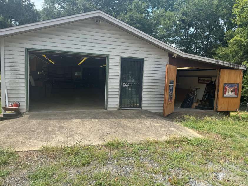 2501 Twin Avenue, Gastonia, NC 28052.  MLS# CAR4287951, YatesRealty ID 12747. 