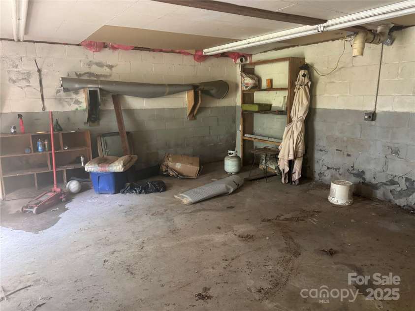 2501 Twin Avenue, Gastonia, NC 28052.  MLS# CAR4287951, YatesRealty ID 12747. 