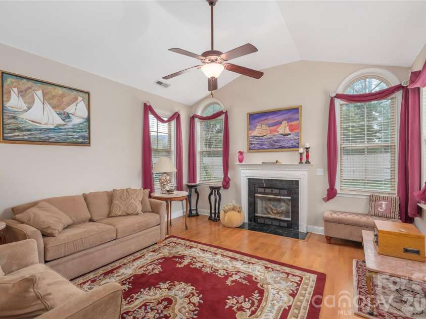 93 Outlook Circle, Swannanoa, NC 28778.  MLS# CAR4358742, YatesRealty ID 12747. 