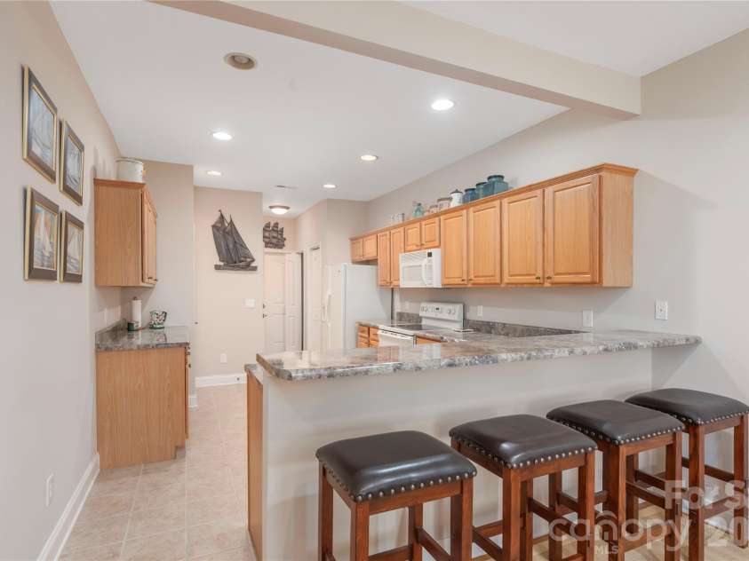 93 Outlook Circle, Swannanoa, NC 28778.  MLS# CAR4358742, YatesRealty ID 12747. 