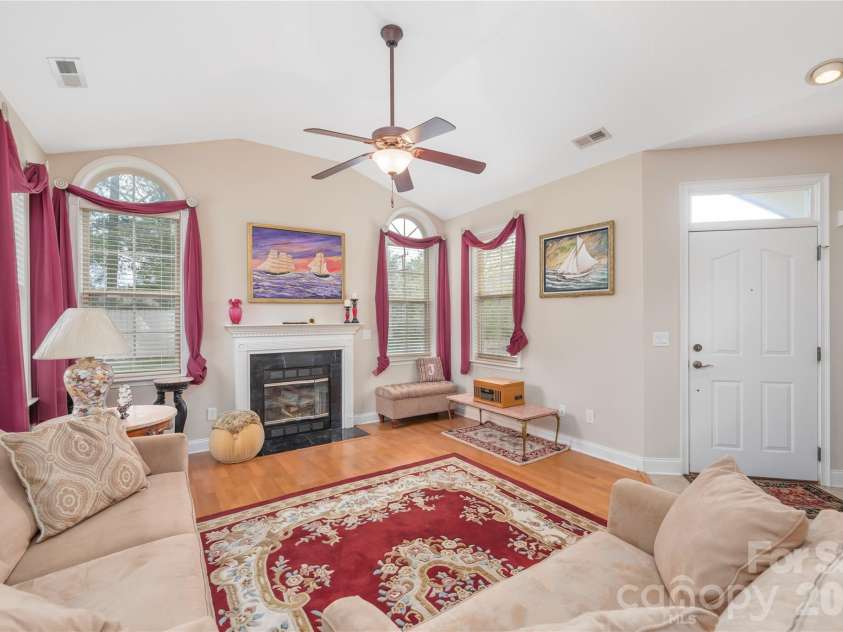 93 Outlook Circle, Swannanoa, NC 28778.  MLS# CAR4358742, YatesRealty ID 12747. 
