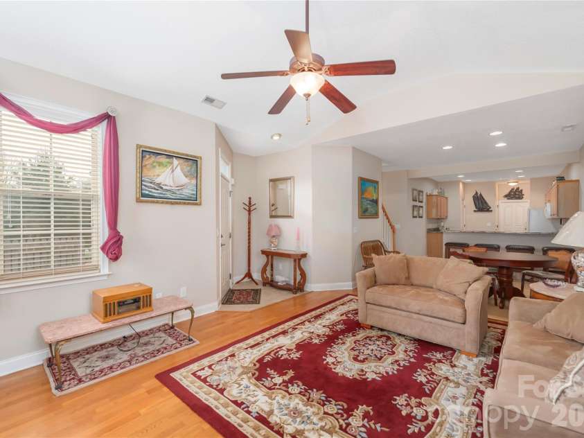 93 Outlook Circle, Swannanoa, NC 28778.  MLS# CAR4358742, YatesRealty ID 12747. 