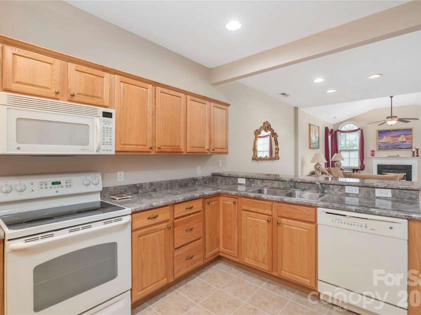93 Outlook Circle, Swannanoa, NC 28778.  MLS# CAR4358742, YatesRealty ID 12747. 