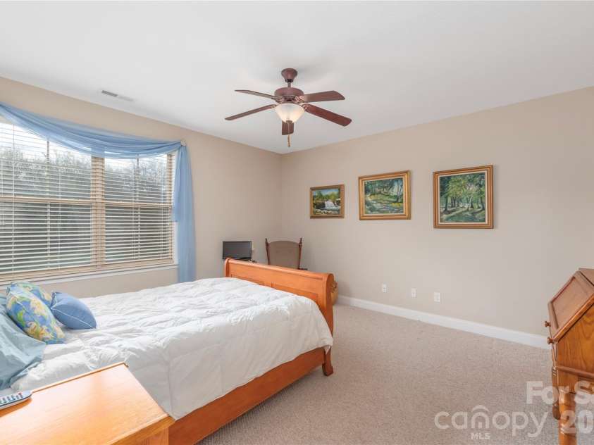 93 Outlook Circle, Swannanoa, NC 28778.  MLS# CAR4358742, YatesRealty ID 12747. 