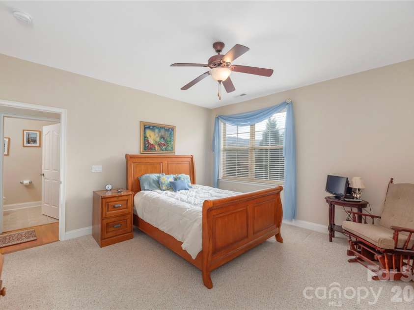 93 Outlook Circle, Swannanoa, NC 28778.  MLS# CAR4358742, YatesRealty ID 12747. 