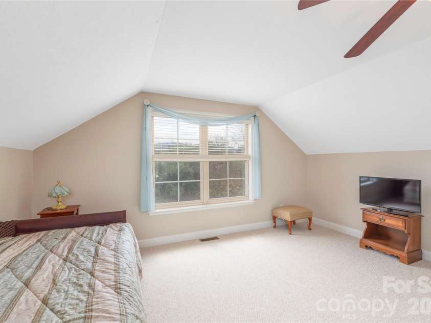 93 Outlook Circle, Swannanoa, NC 28778.  MLS# CAR4358742, YatesRealty ID 12747. 