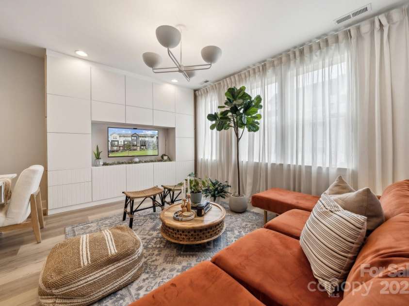 614 West End Drive, Charlotte, NC 28208.  MLS# CAR4256736, YatesRealty ID 12748. 