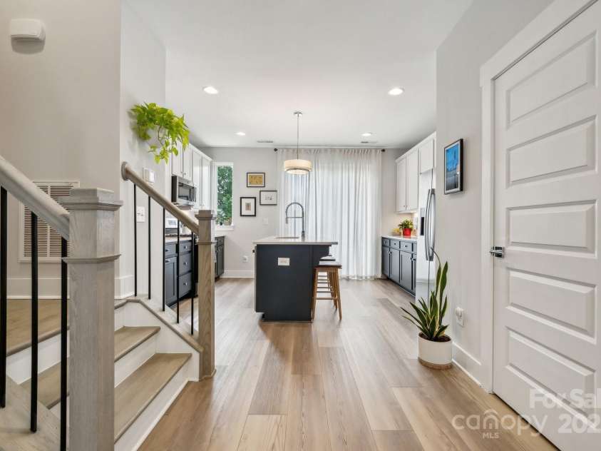 614 West End Drive, Charlotte, NC 28208.  MLS# CAR4256736, YatesRealty ID 12748. 